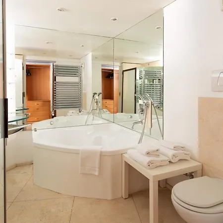 Navona Stylish - Up To 5 People Rom